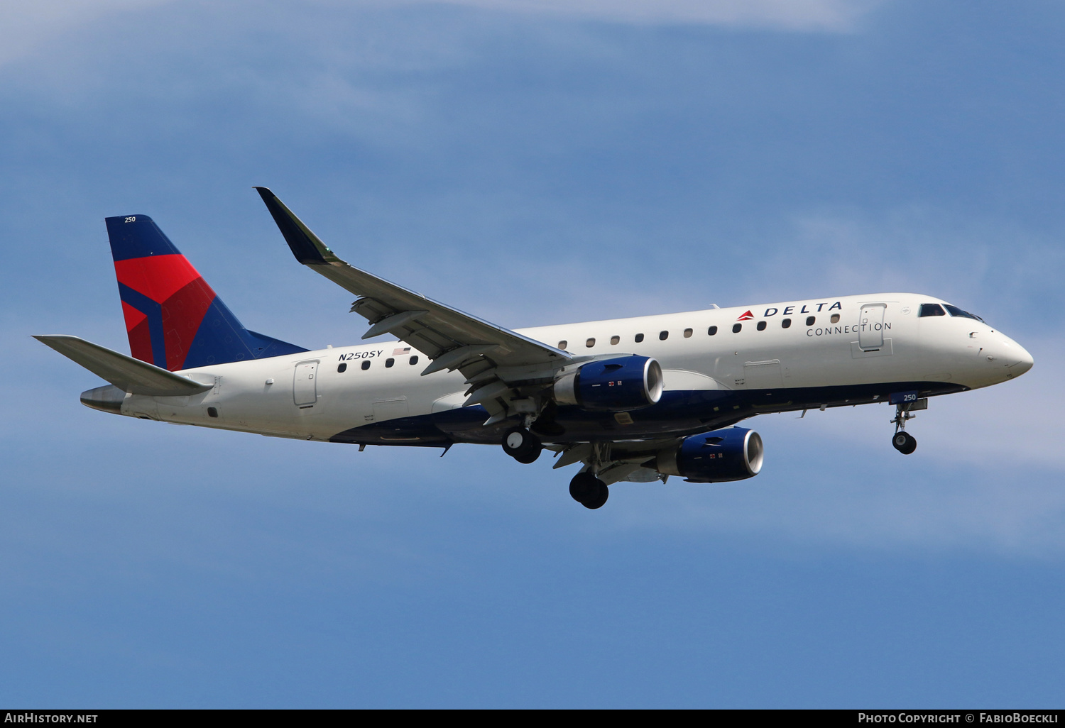 Aircraft Photo of N250SY | Embraer 175LR (ERJ-170-200LR) | Delta Connection | AirHistory.net #527860