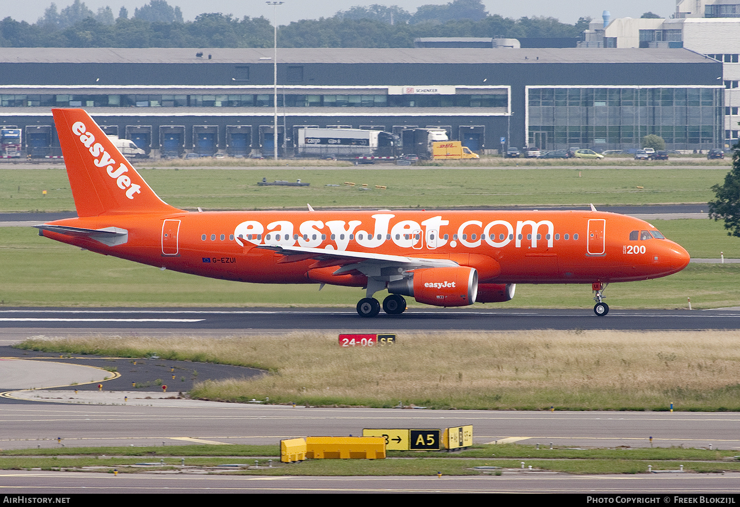 Aircraft Photo of G-EZUI | Airbus A320-214 | EasyJet | AirHistory.net #527922