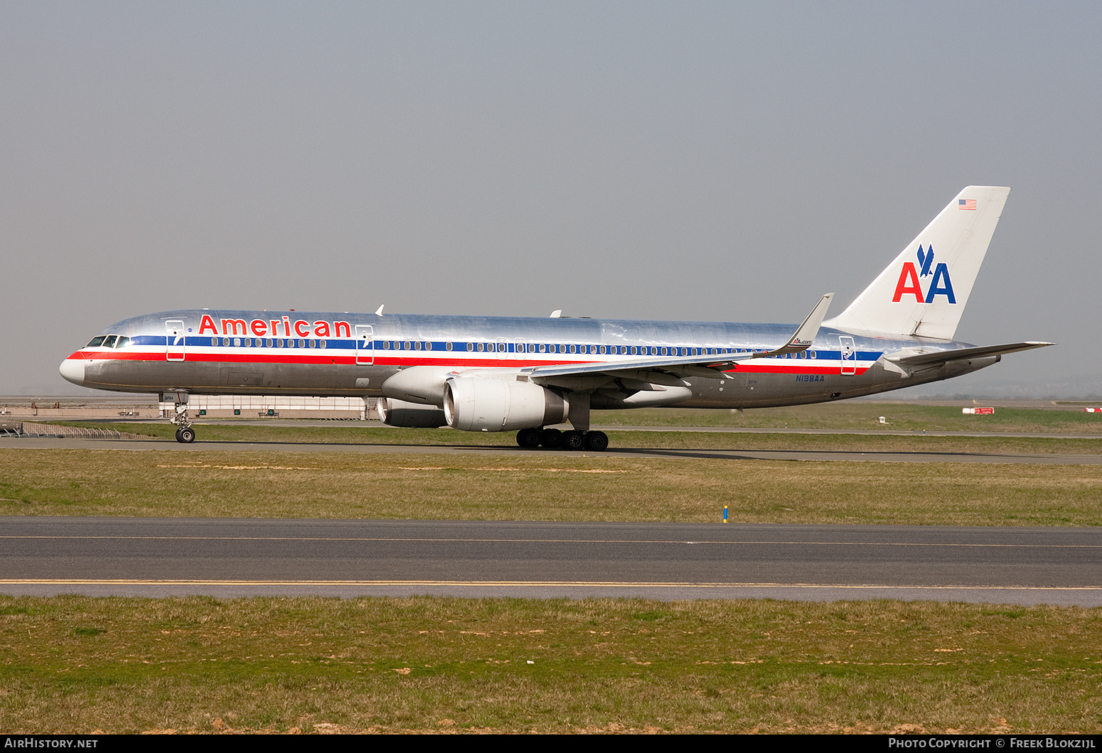 Aircraft Photo of N198AA | Boeing 757-223 | American Airlines | AirHistory.net #528026