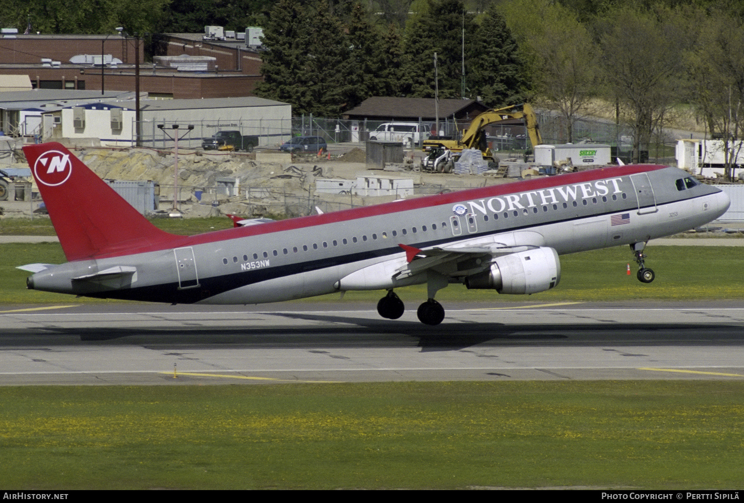Aircraft Photo of N353NW | Airbus A320-212 | Northwest Airlines | AirHistory.net #528150