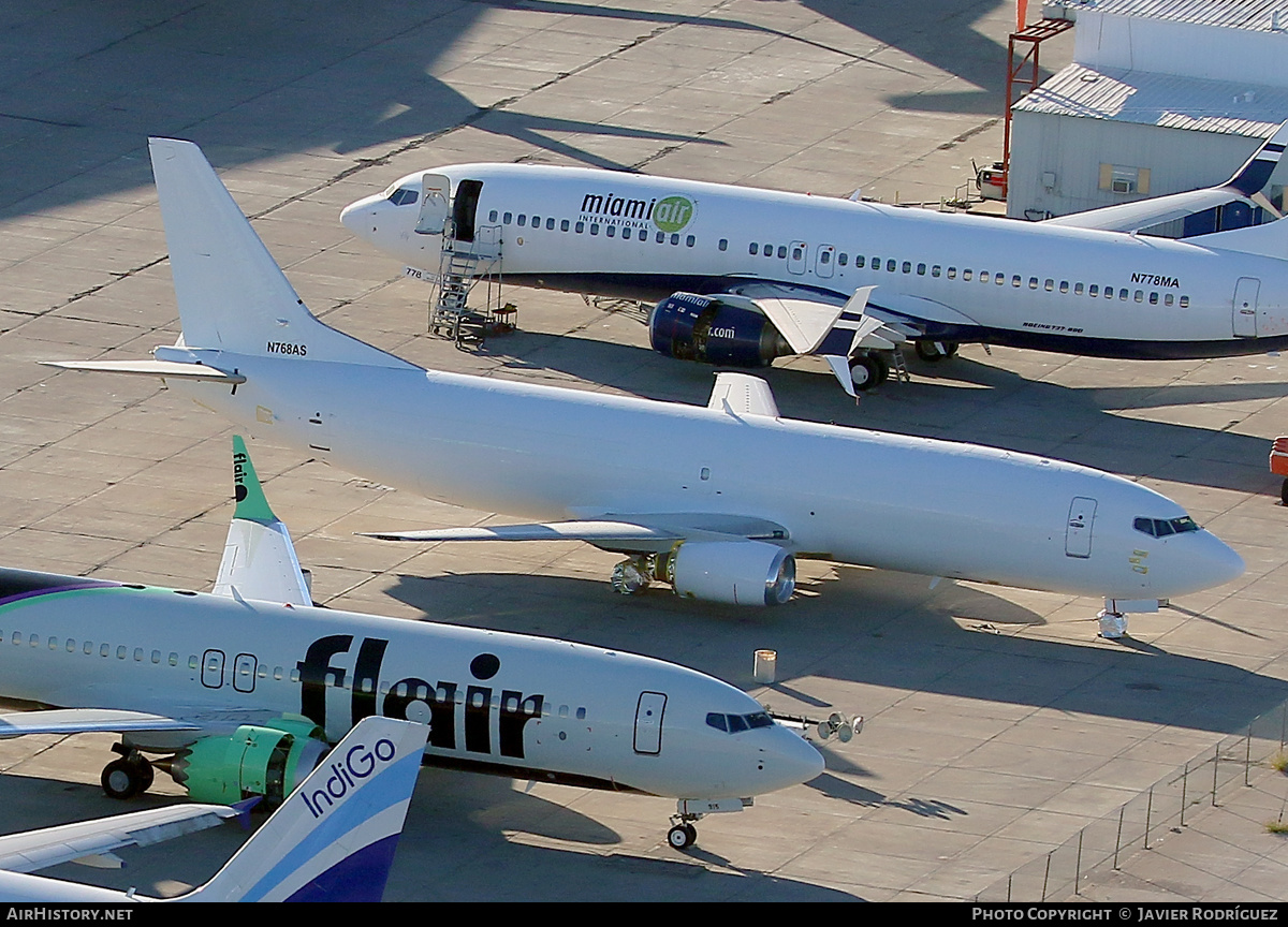 Aircraft Photo of N768AS | Boeing 737-490(QC) | AirHistory.net #528227