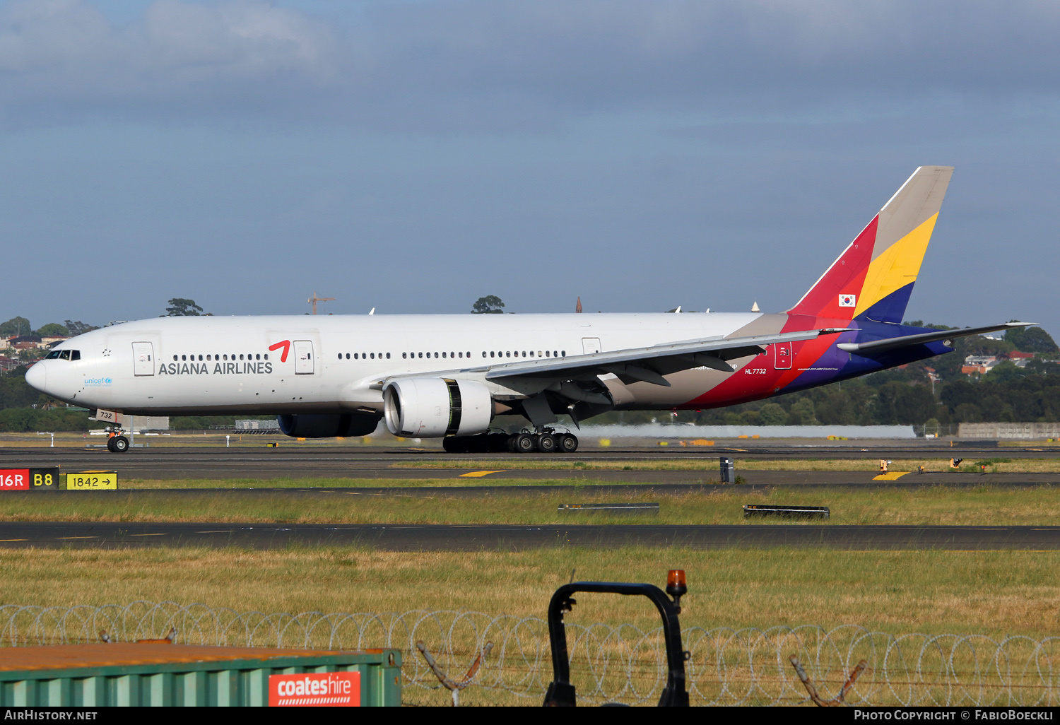 Aircraft Photo of HL7732 | Boeing 777-28E/ER | Asiana Airlines | AirHistory.net #528387