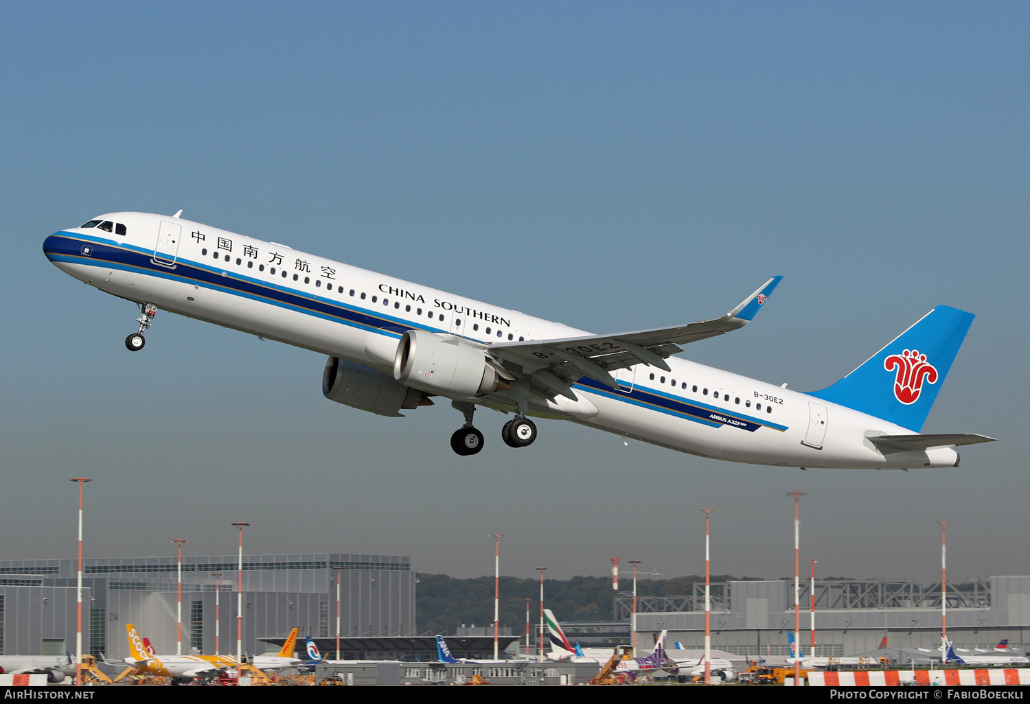 Aircraft Photo of B-30E2 | Airbus A321-253NX | China Southern Airlines | AirHistory.net #528424