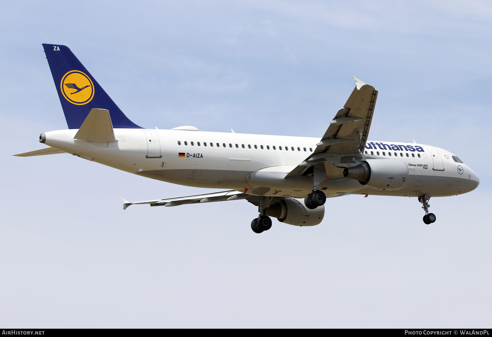 Aircraft Photo of D-AIZE, Airbus A320-214