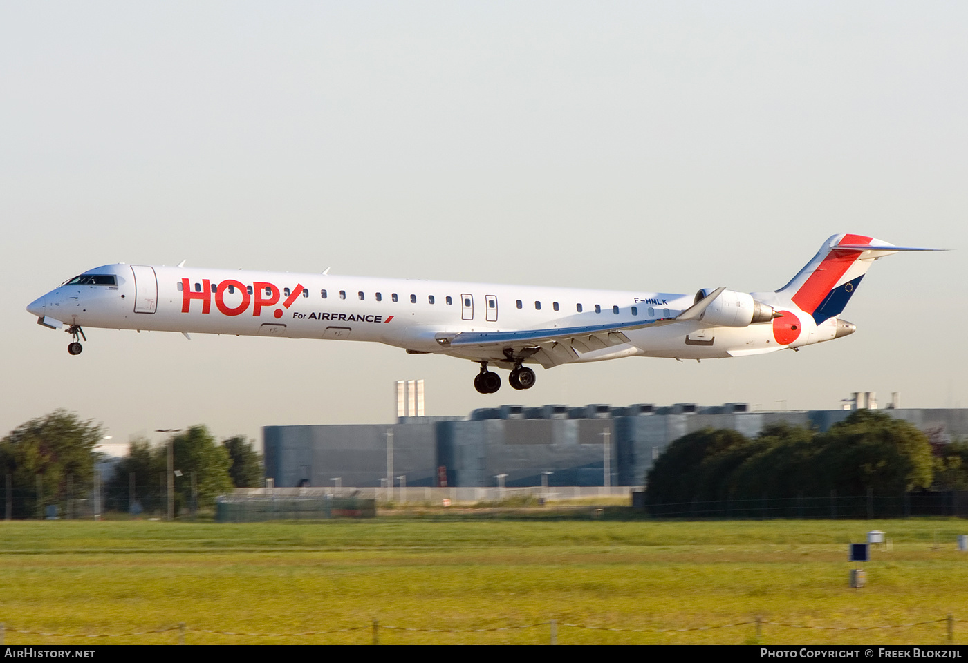 Aircraft Photo of F-HMLK | Bombardier CRJ-1000EL NG (CL-600-2E25) | Hop! | AirHistory.net #528462