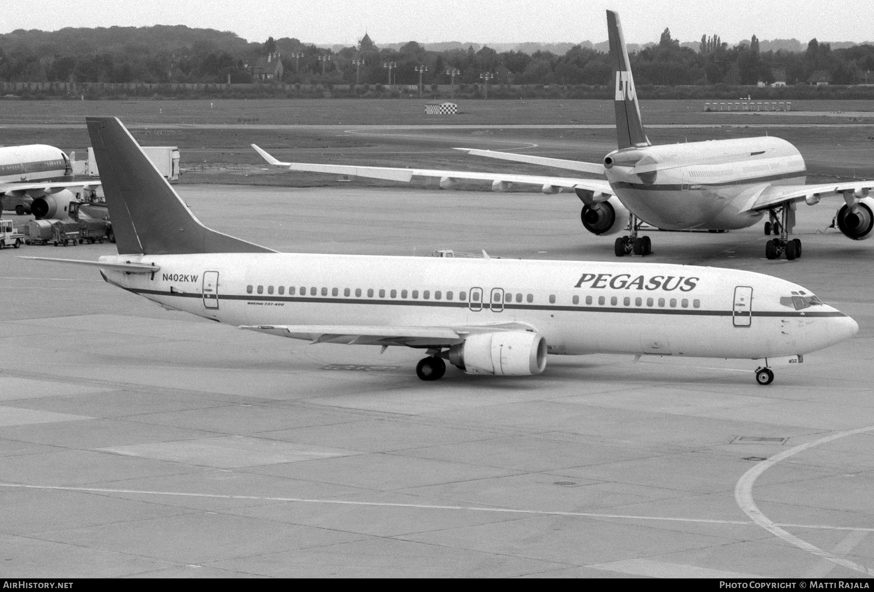 Aircraft Photo of N402KW | Boeing 737-4Q8 | Pegasus Airlines | AirHistory.net #528676