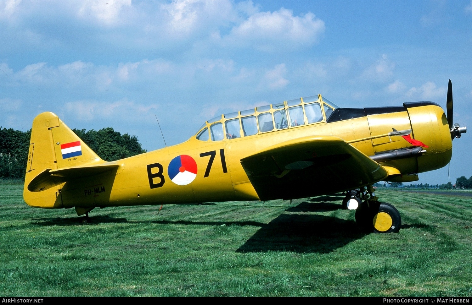 Aircraft Photo of PH-MLM / B-71 | North American AT-16 Harvard IIB | Netherlands - Air Force | AirHistory.net #528765