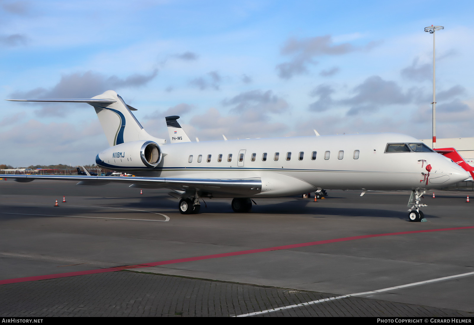 Aircraft Photo of N118MJ | Bombardier Global Express XRS (BD-700-1A10) | AirHistory.net #529200