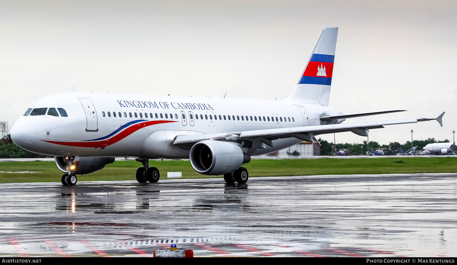 Aircraft Photo of B-6738 | Airbus A320-214 | Kingdom of Cambodia | AirHistory.net #529225