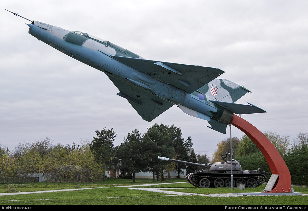Aircraft Photo of 163 | Mikoyan-Gurevich MiG-21UM | Croatia - Air Force | AirHistory.net #529426