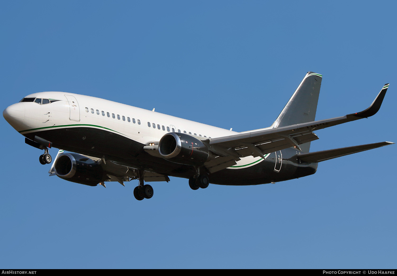 Aircraft Photo of G-TGPG | Boeing 737-3Y0 | AirHistory.net #529458