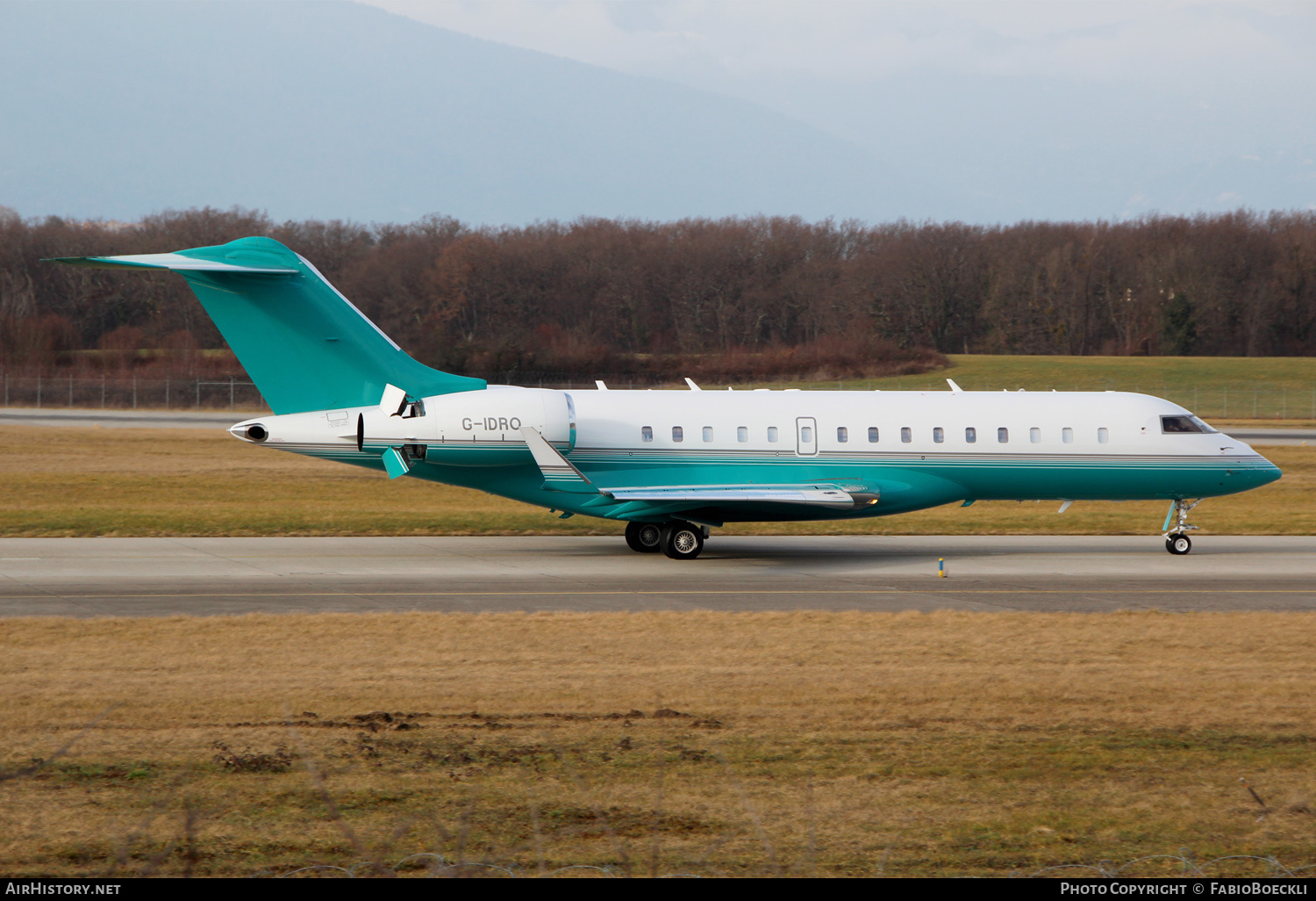 Aircraft Photo of G-IDRO | Bombardier Global Express XRS (BD-700-1A10) | AirHistory.net #529543