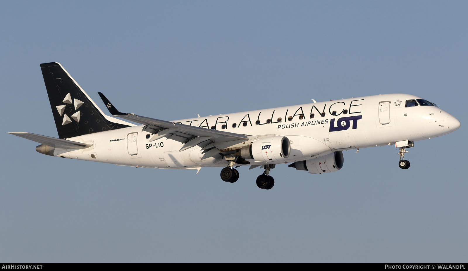 Aircraft Photo of SP-LIO | Embraer 175LR (ERJ-170-200LR) | LOT Polish Airlines - Polskie Linie Lotnicze | AirHistory.net #529692