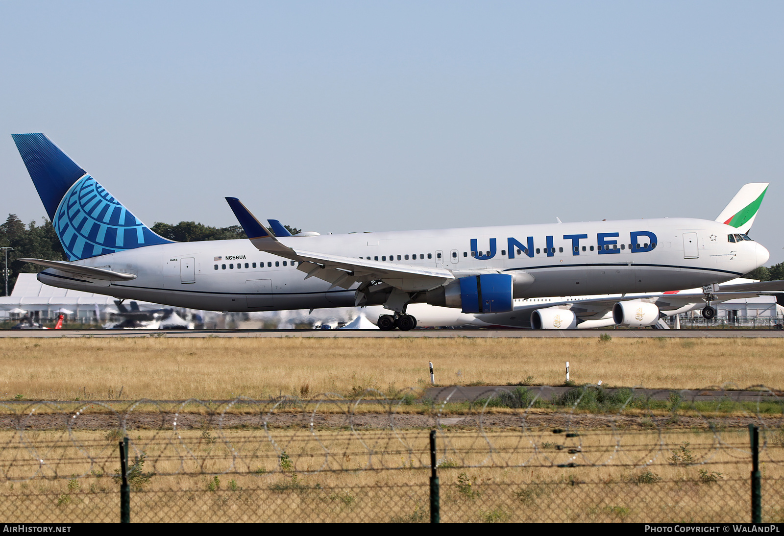 Aircraft Photo of N656UA | Boeing 767-322/ER | United Airlines | AirHistory.net #529732