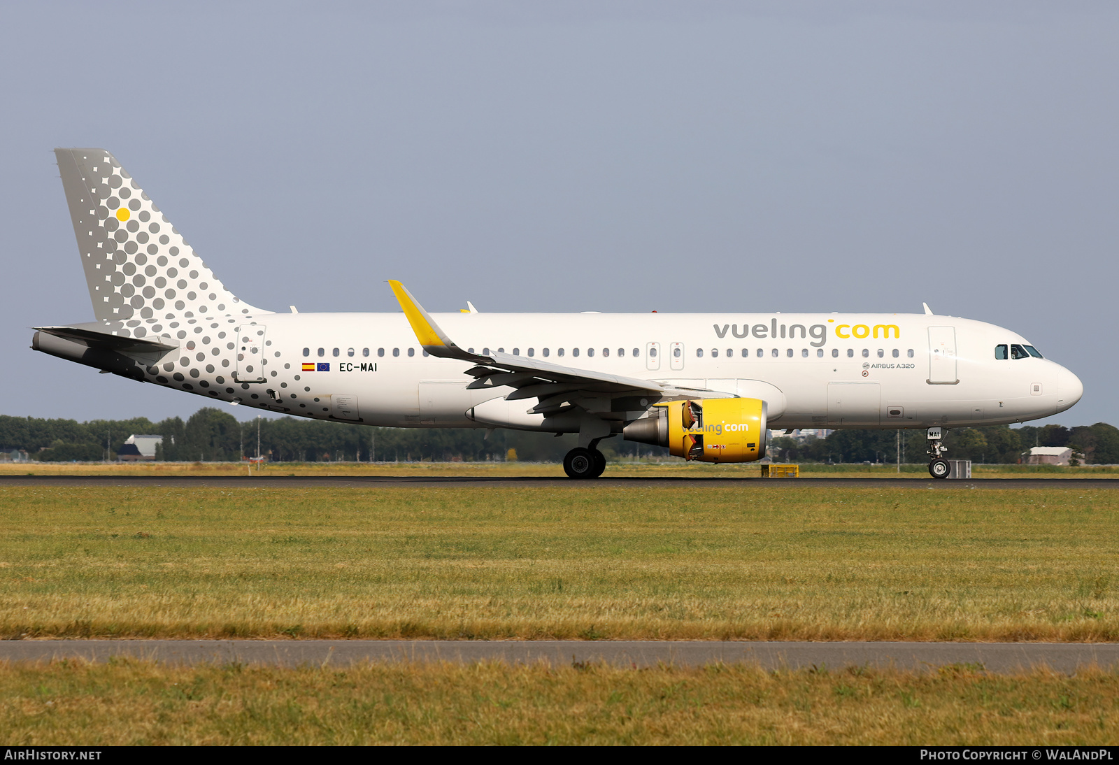 Aircraft Photo of EC-MAI | Airbus A320-214 | Vueling Airlines | AirHistory.net #530215