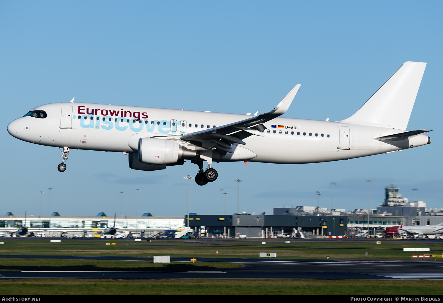 Aircraft Photo of D-AIUT | Airbus A320-214 | Eurowings Discover | AirHistory.net #530617