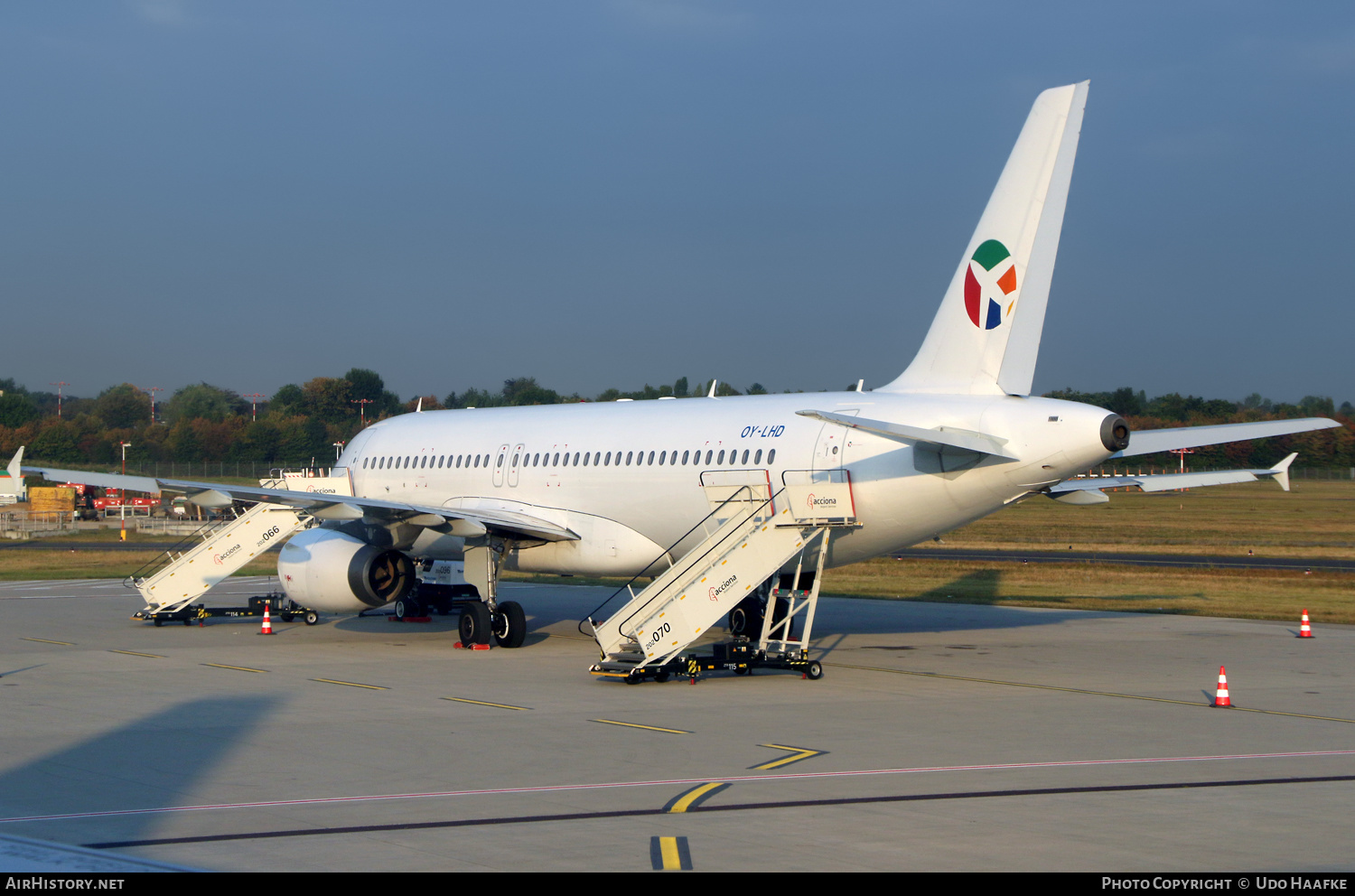 Aircraft Photo of OY-LHD | Airbus A320-231 | Danish Air Transport - DAT | AirHistory.net #530936