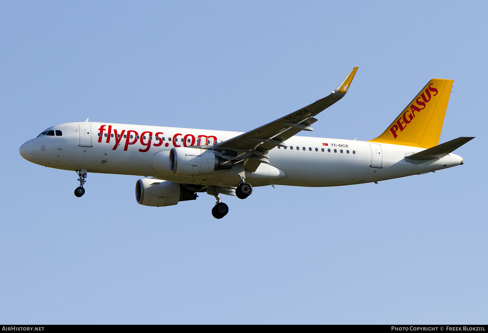 Aircraft Photo of TC-DCE | Airbus A320-214 | Pegasus Airlines | AirHistory.net #530956