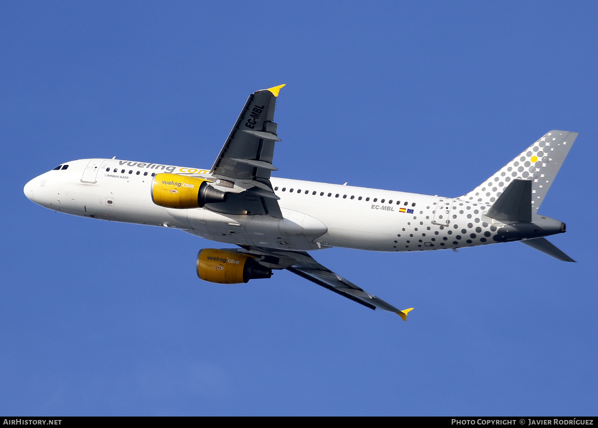 Aircraft Photo of EC-MBL | Airbus A320-214 | Vueling Airlines | AirHistory.net #531246