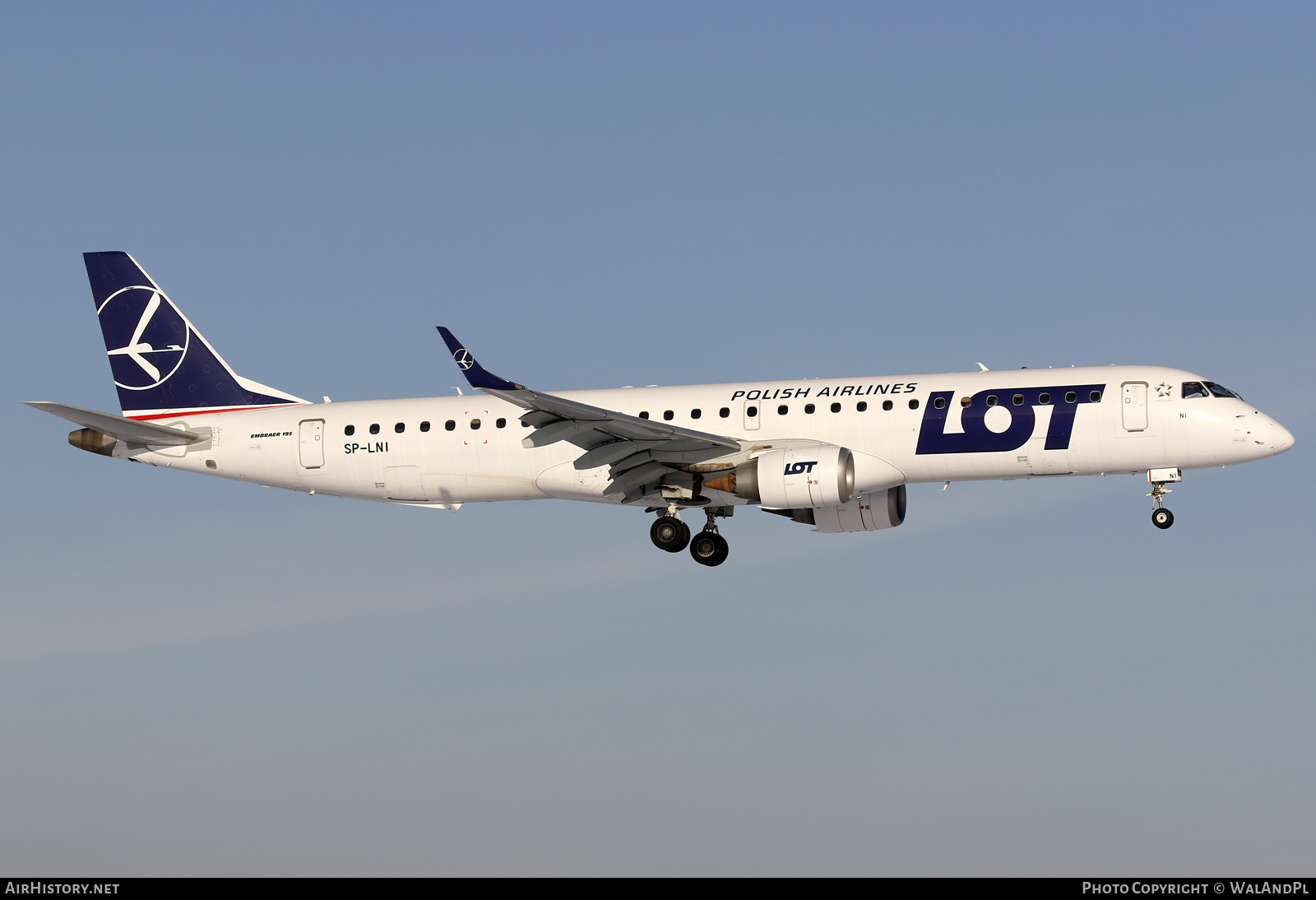 Aircraft Photo of SP-LNI | Embraer 195LR (ERJ-190-200LR) | LOT Polish Airlines - Polskie Linie Lotnicze | AirHistory.net #531370