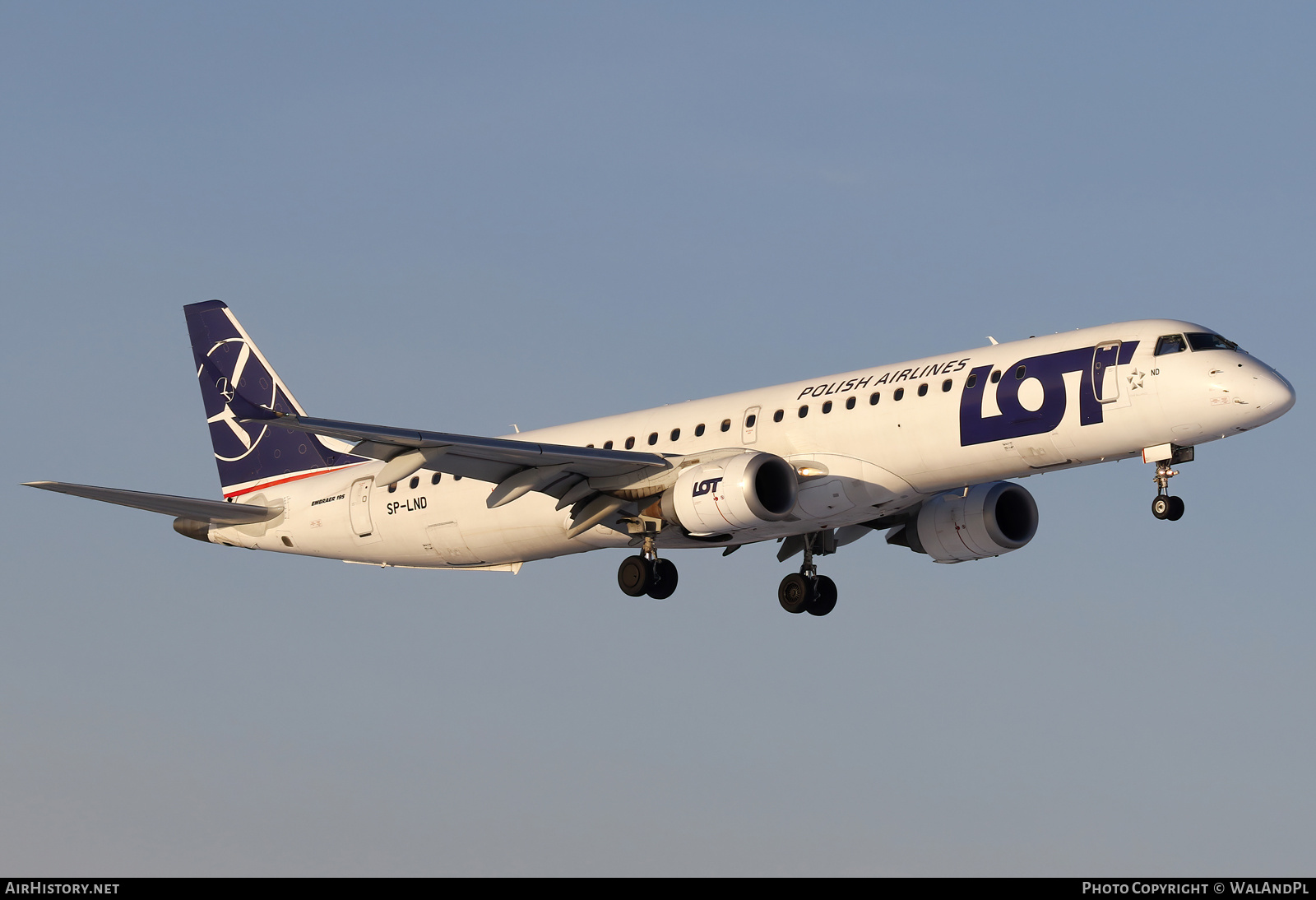 Aircraft Photo of SP-LND | Embraer 195LR (ERJ-190-200LR) | LOT Polish Airlines - Polskie Linie Lotnicze | AirHistory.net #531412