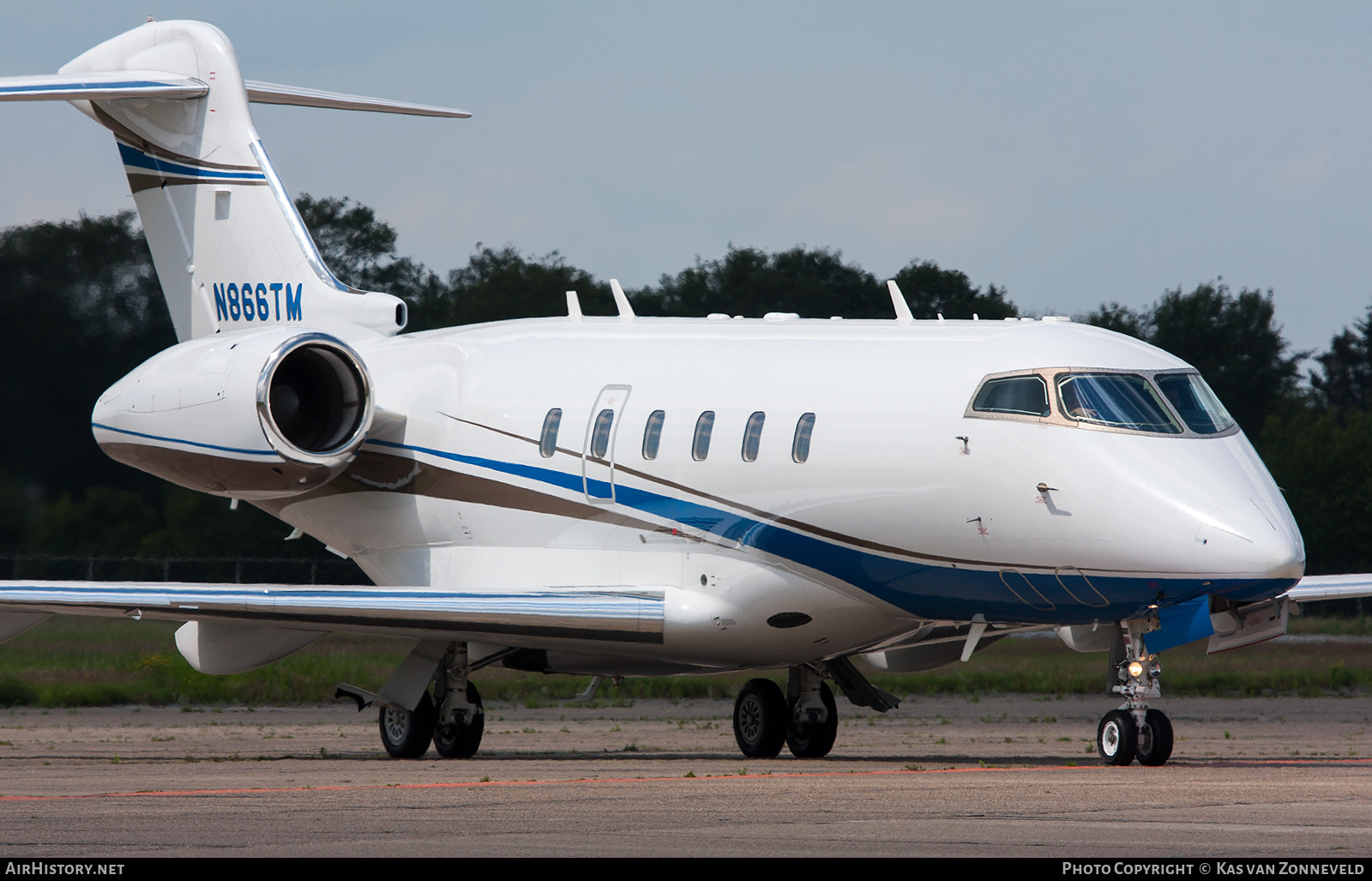 Aircraft Photo of N866TM | Bombardier Challenger 300 (BD-100-1A10) | AirHistory.net #531599