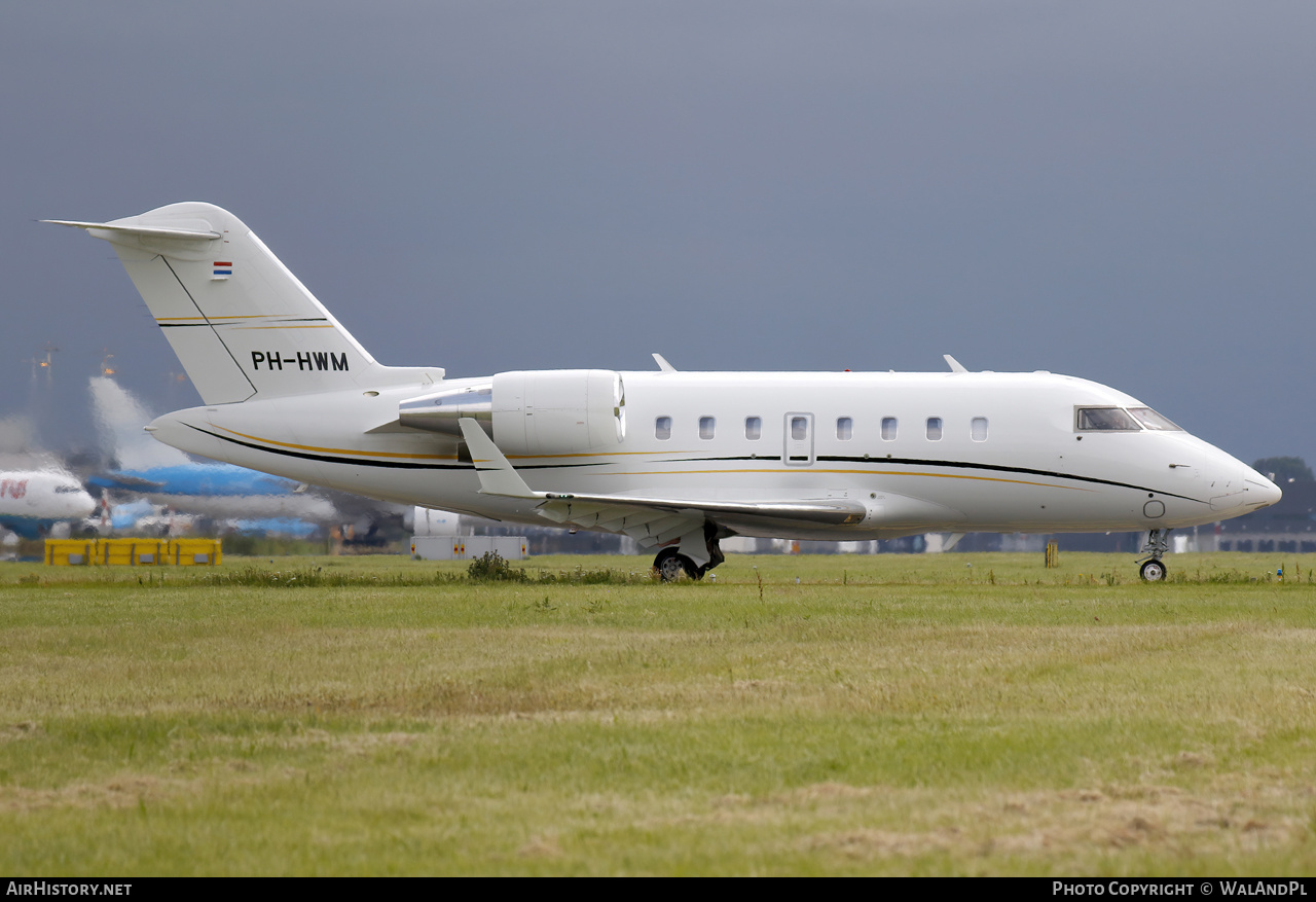 Aircraft Photo of PH-HWM | Bombardier Challenger 605 (CL-600-2B16) | AirHistory.net #531666
