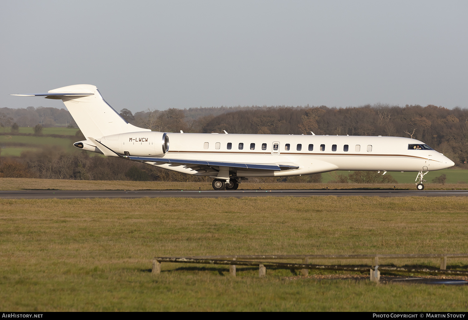 Aircraft Photo of M-LWCW | Bombardier Global 7500 (BD-700-2A12) | AirHistory.net #531688