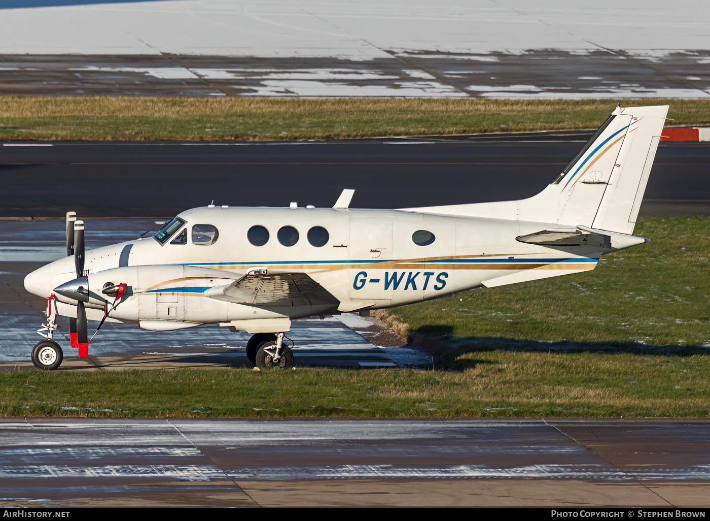 Aircraft Photo of G-WKTS | Beech E90 King Air | AirHistory.net #531798