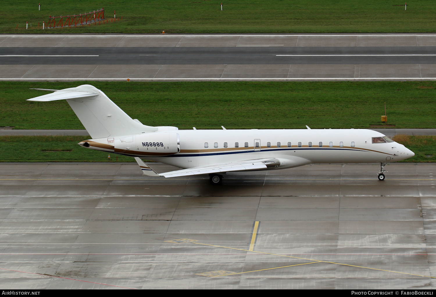 Aircraft Photo of N68889 | Bombardier Global 6000 (BD-700-1A10) | AirHistory.net #531810
