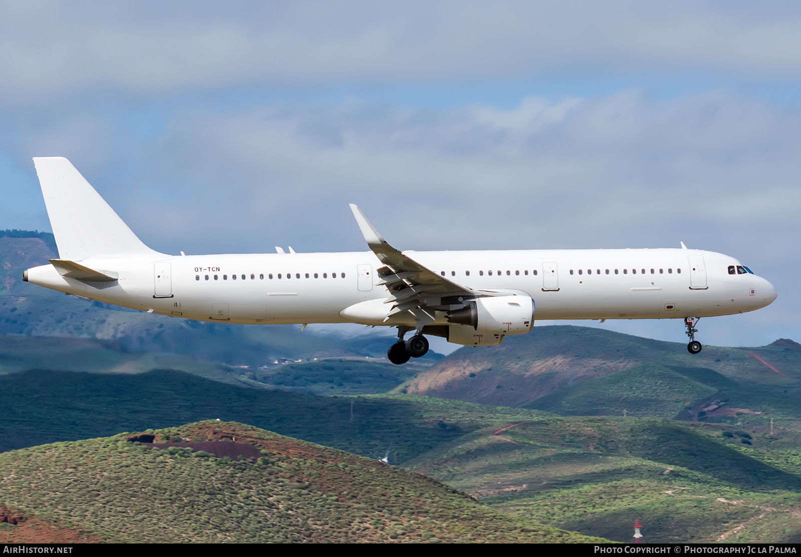 Aircraft Photo of OY-TCN | Airbus A321-211 | AirHistory.net #532046