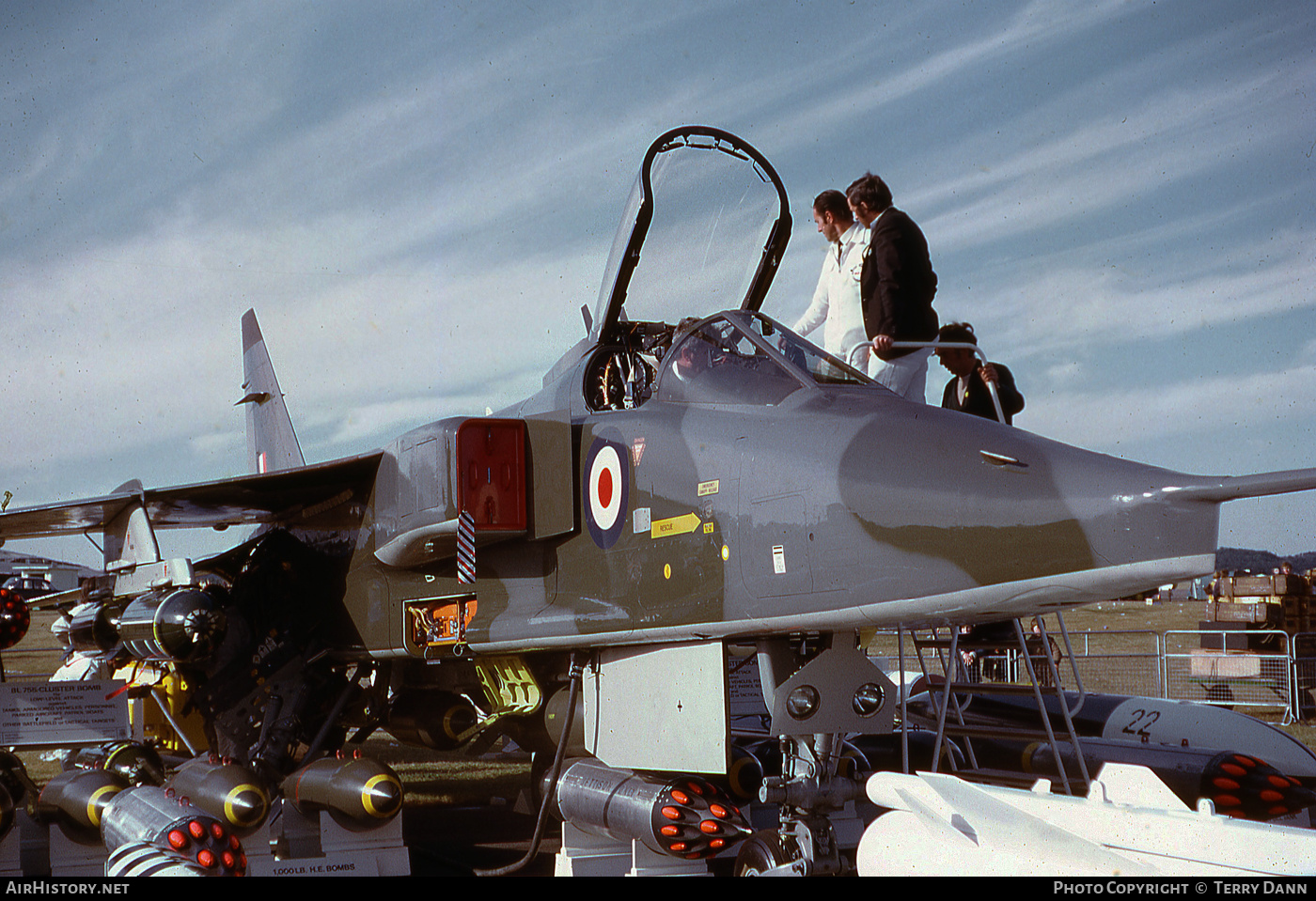 Aircraft Photo of XW563 | Sepecat Jaguar S | UK - Air Force | AirHistory.net #532104