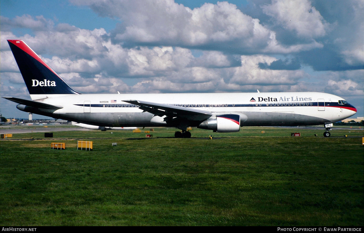 Aircraft Photo of N195DN | Boeing 767-332/ER | Delta Air Lines | AirHistory.net #532136