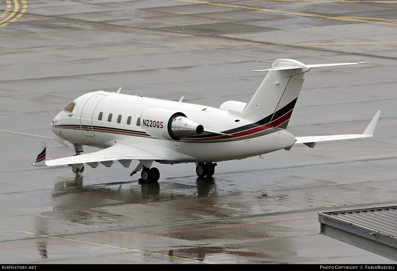 Aircraft Photo of N220QS | Bombardier Challenger 650 (CL-600-2B16) | AirHistory.net #532516