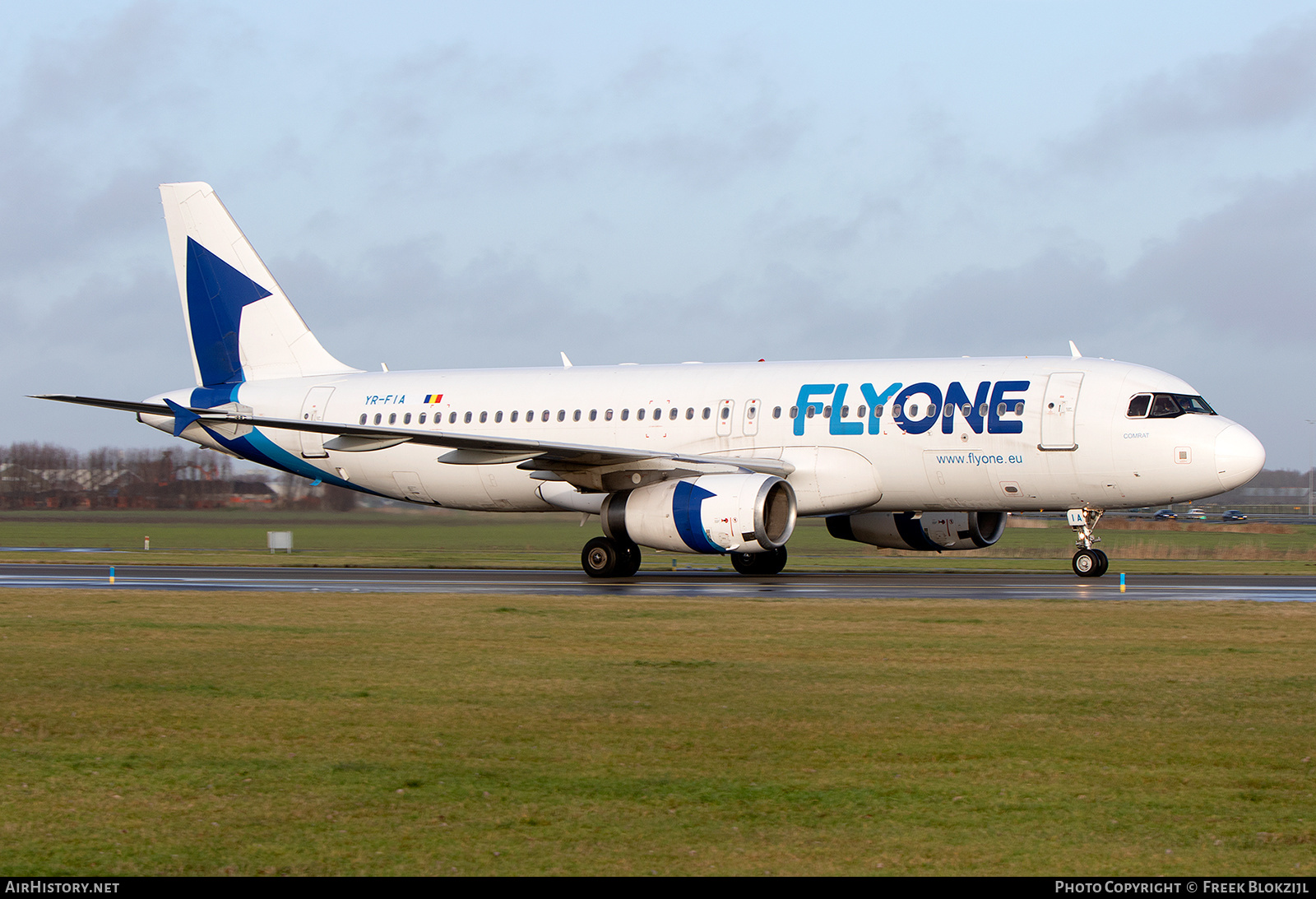Aircraft Photo of YR-FIA | Airbus A320-232 | FlyOne | AirHistory.net #532810