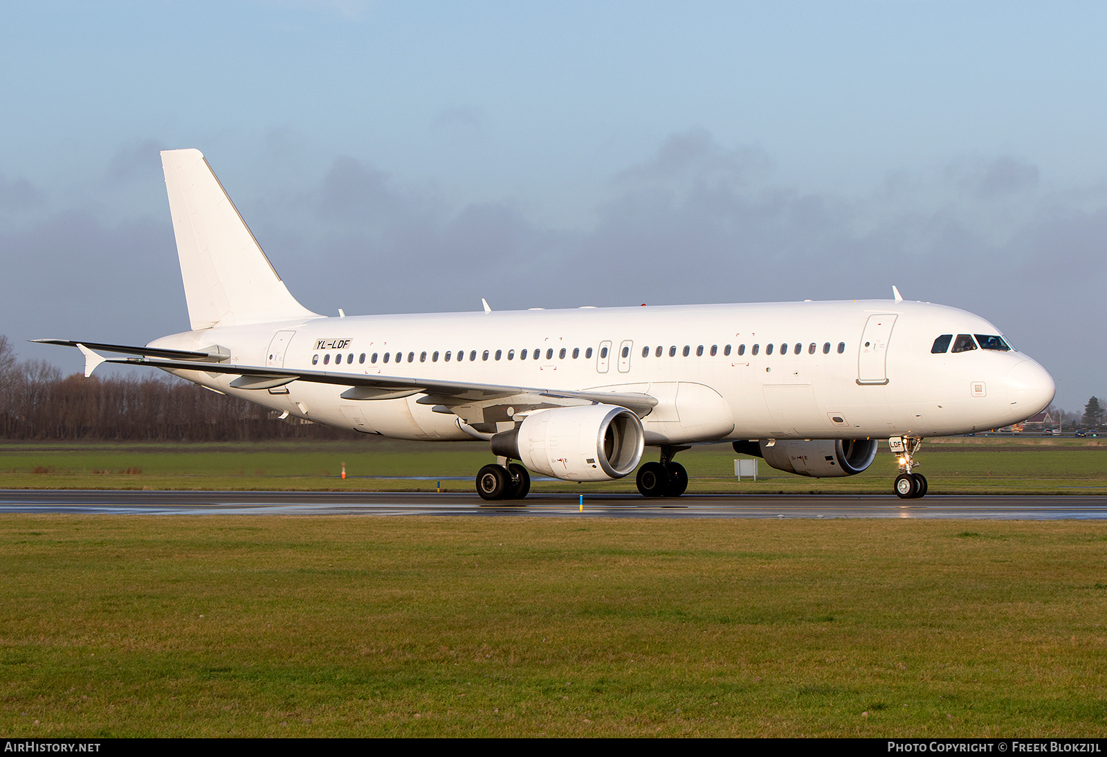 Aircraft Photo of YL-LDF | Airbus A320-214 | AirHistory.net #532821