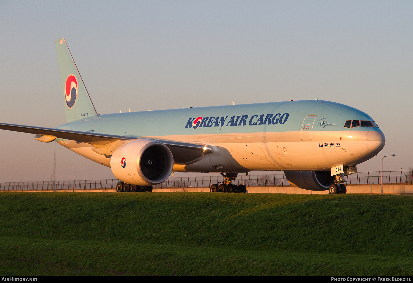 Aircraft Photo of HL8044 | Boeing 777-F | Korean Air Cargo | AirHistory.net #533045