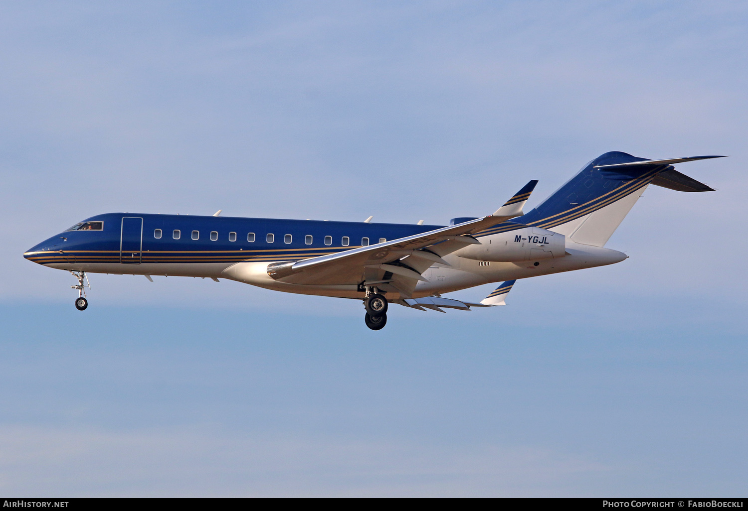 Aircraft Photo of M-YGJL | Bombardier Global Express (BD-700-1A10) | AirHistory.net #533161