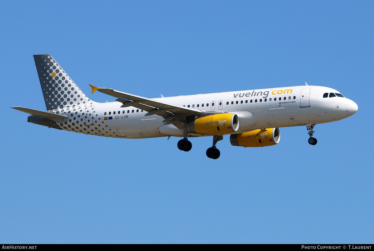 Aircraft Photo of EC-LUN | Airbus A320-232 | Vueling Airlines | AirHistory.net #533172