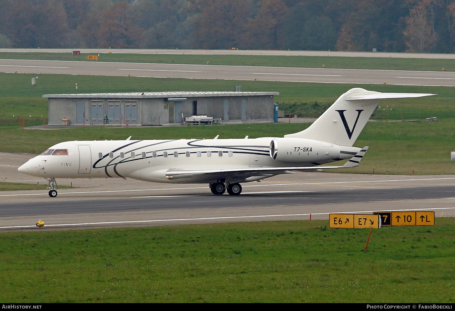 Aircraft Photo of T7-SKA | Bombardier Global Express XRS (BD-700-1A10) | AirHistory.net #533227
