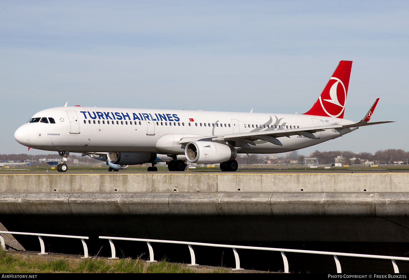 Aircraft Photo of TC-JST | Airbus A321-231 | Turkish Airlines | AirHistory.net #533238