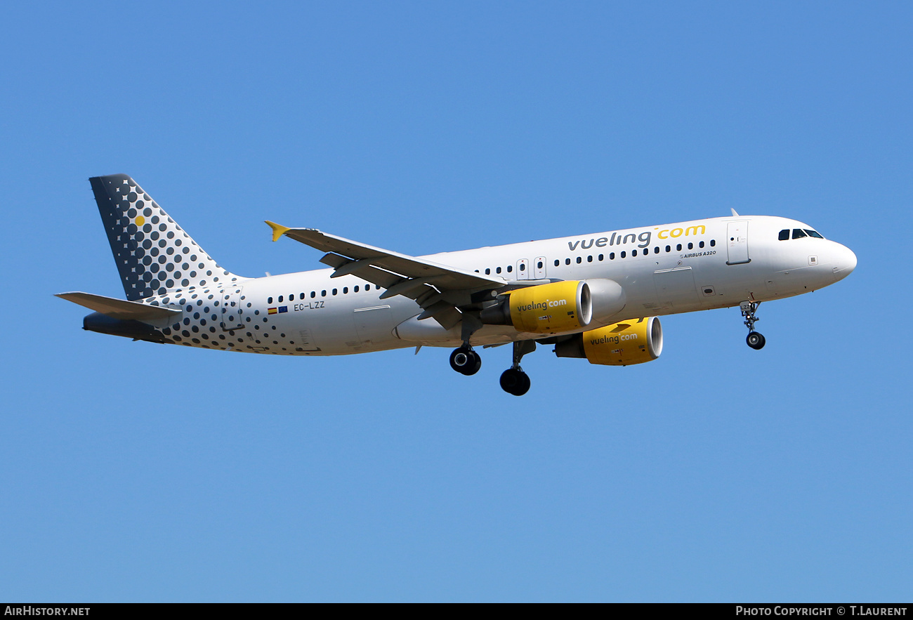 Aircraft Photo of EC-LZZ | Airbus A320-214 | Vueling Airlines | AirHistory.net #533272