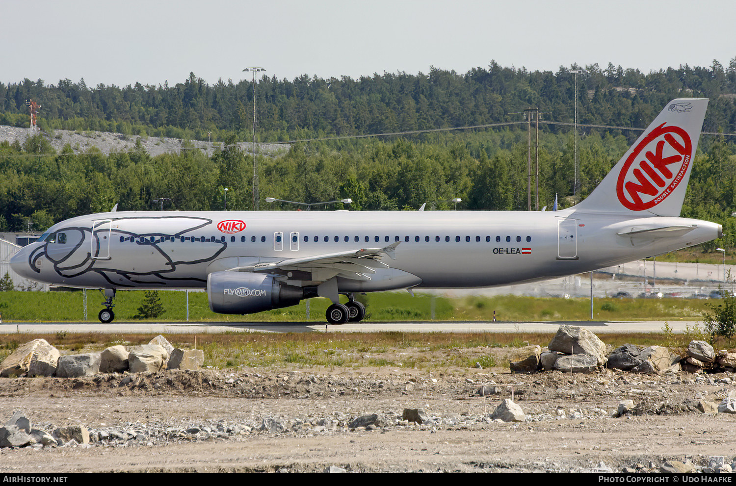 Aircraft Photo of OE-LEA | Airbus A320-214 | Niki | AirHistory.net #533277