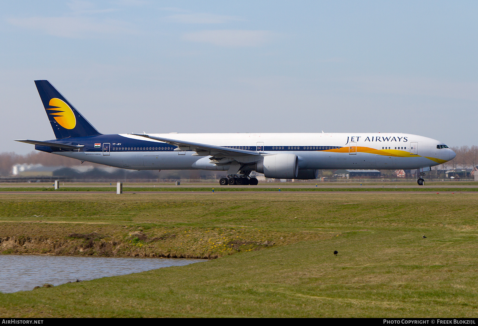 Aircraft Photo of VT-JEV | Boeing 777-35R/ER | Jet Airways | AirHistory.net #533307