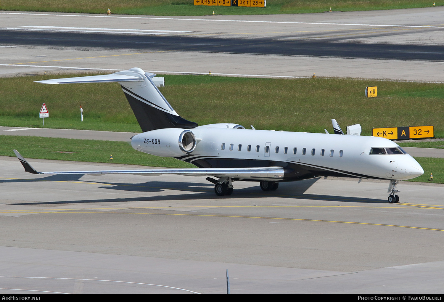 Aircraft Photo of ZS-KDR | Bombardier Global Express XRS (BD-700-1A10) | AirHistory.net #533554