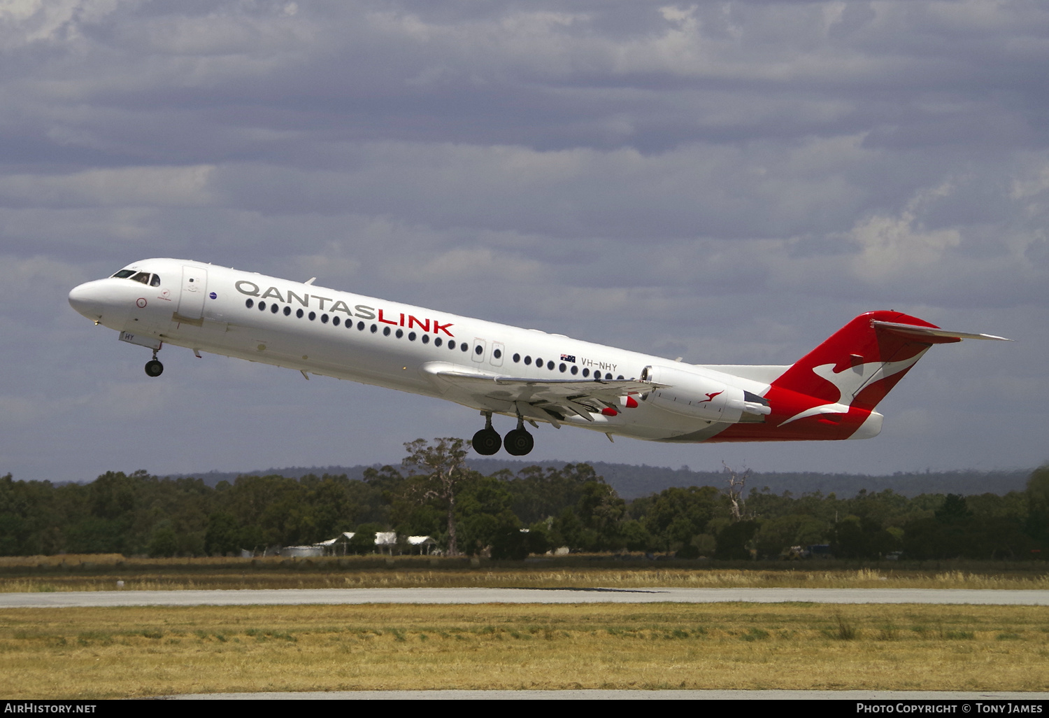 Aircraft Photo of VH-NHY | Fokker 100 (F28-0100) | QantasLink | AirHistory.net #533772