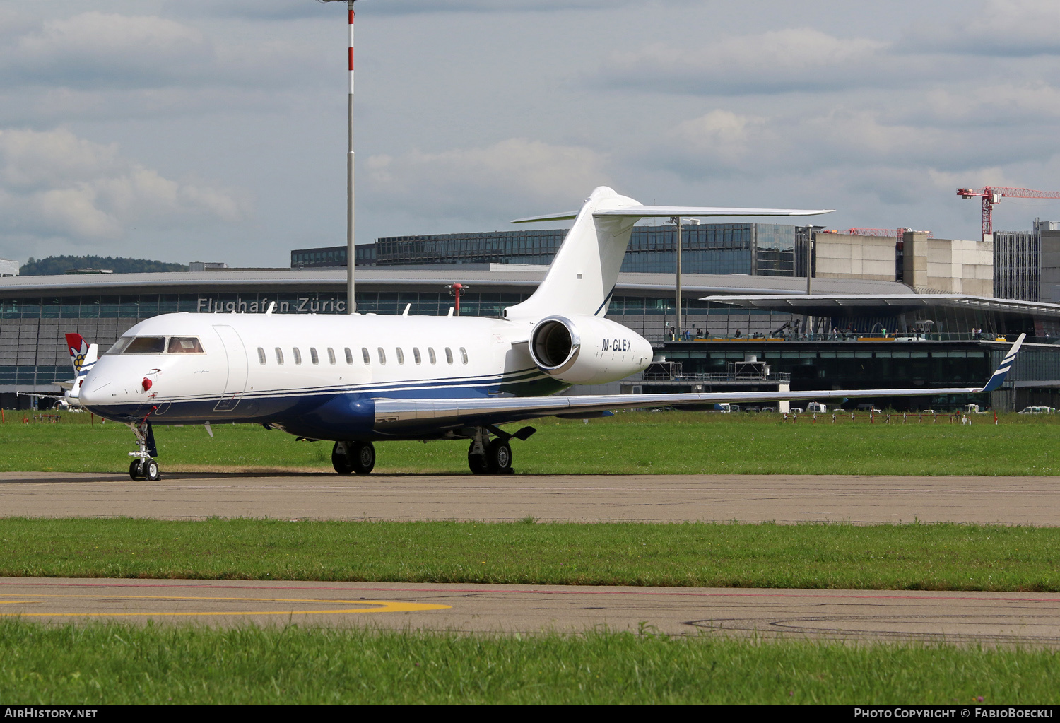 Aircraft Photo of M-GLEX | Bombardier Global Express (BD-700-1A10) | AirHistory.net #533928