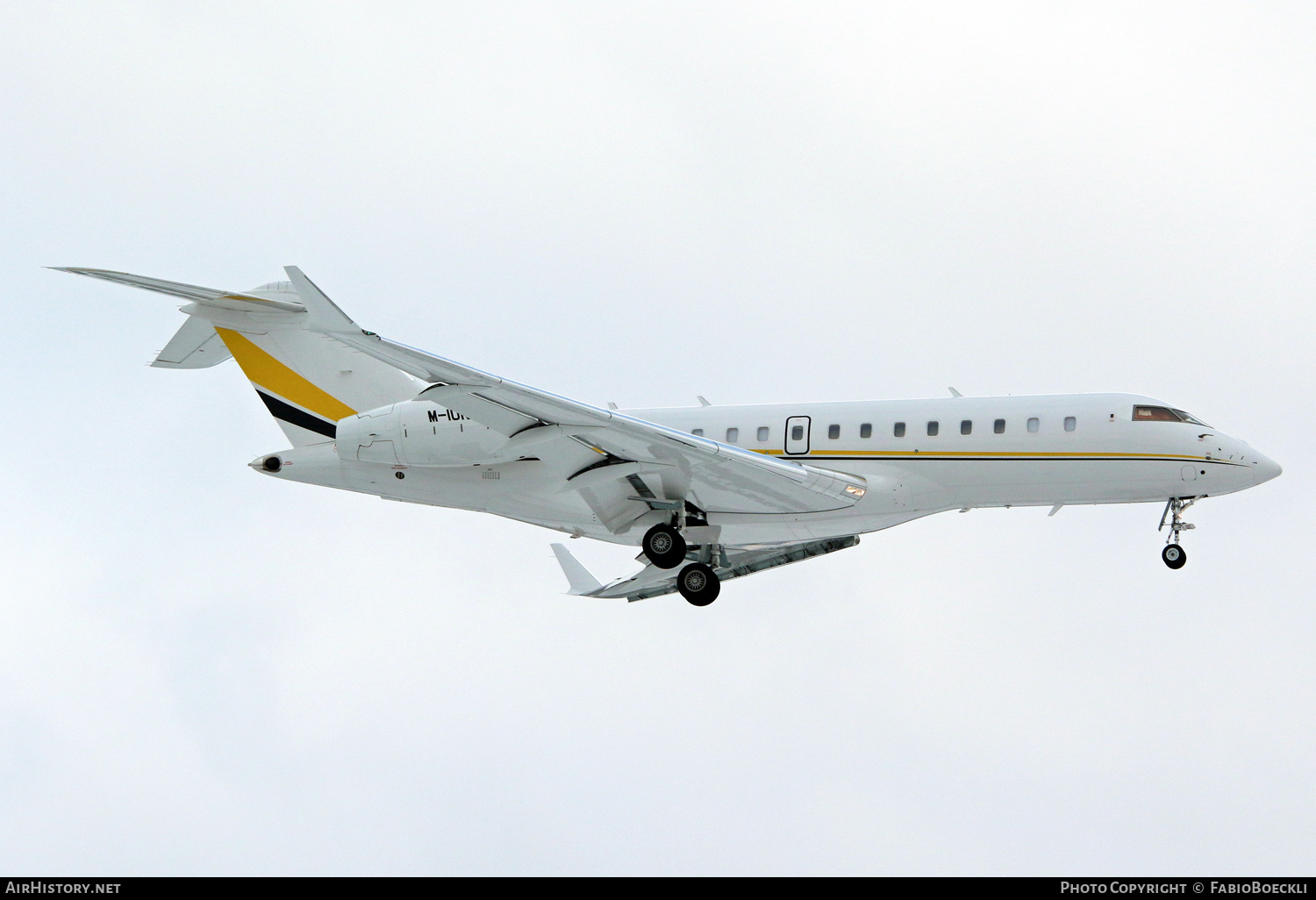 Aircraft Photo of M-IUNI | Bombardier Global 6000 (BD-700-1A10) | AirHistory.net #533967