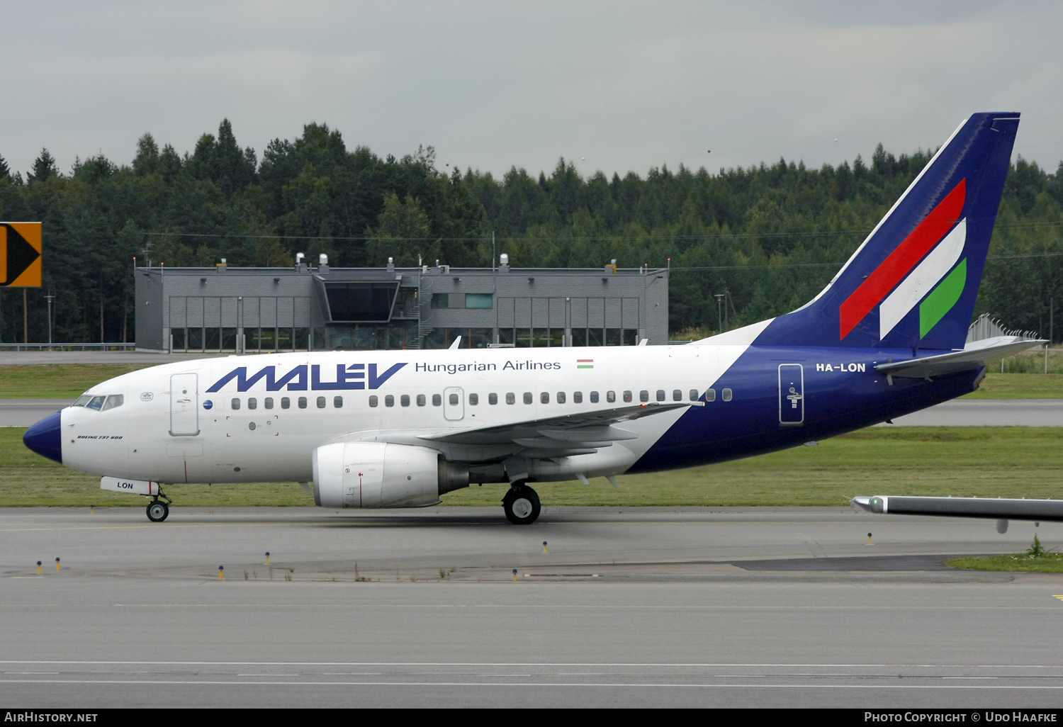 Aircraft Photo of HA-LON | Boeing 737-6Q8 | Malév - Hungarian Airlines | AirHistory.net #534174