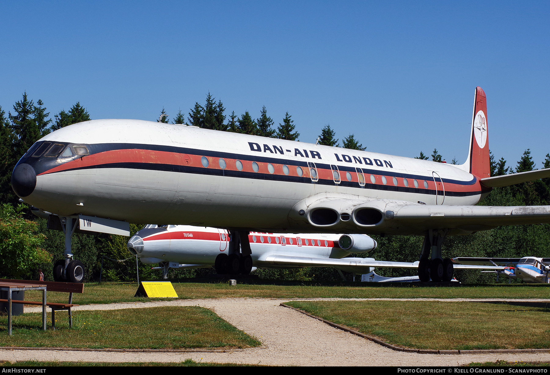 Aircraft Photo of G-BDIW | De Havilland D.H. 106 Comet 4C | Dan-Air London | AirHistory.net #534187